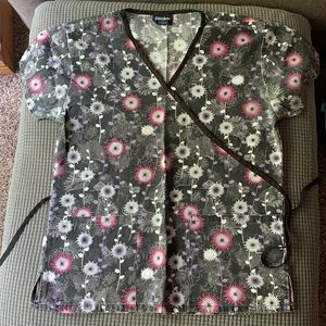 Flower scrub top